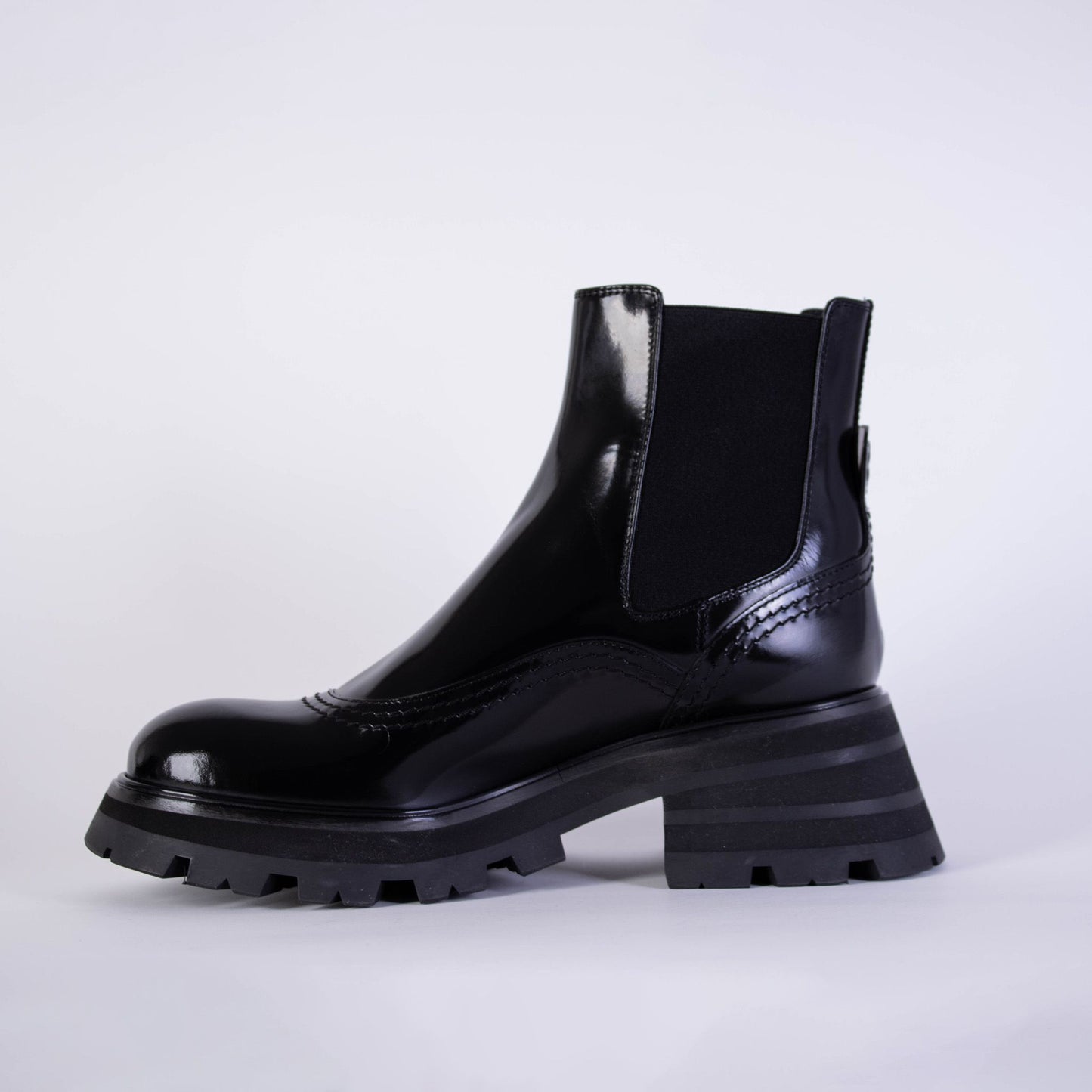 Alexander McQueen Alexander McQueen Black Leather Chelsea Boots