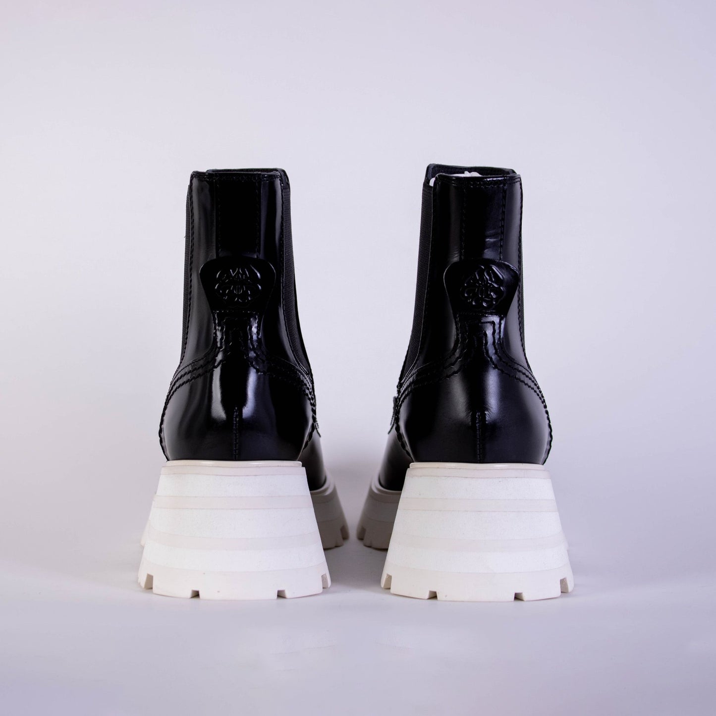 Alexander McQueen Alexander McQueen White Sole Chelsea Boots