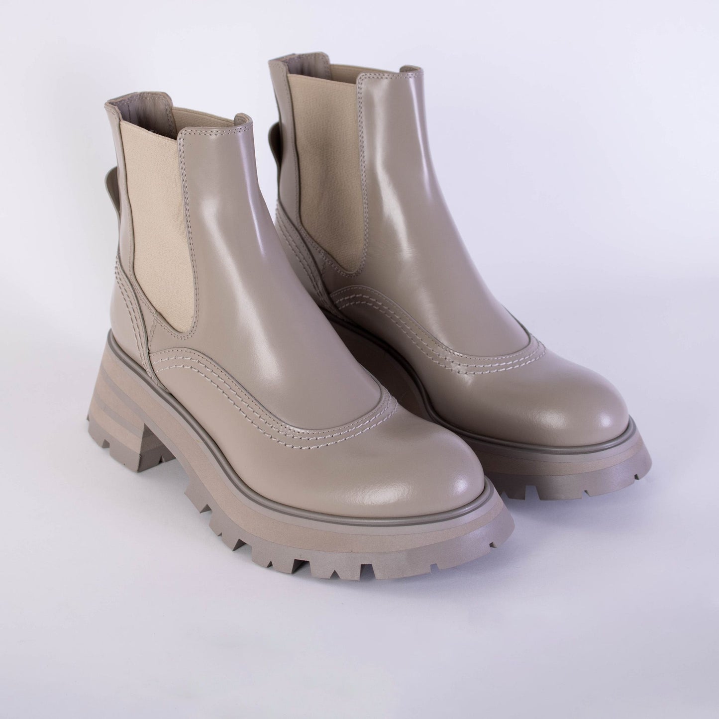 Alexander McQueen Alexander McQueen Grey Leather Chelsea Boots