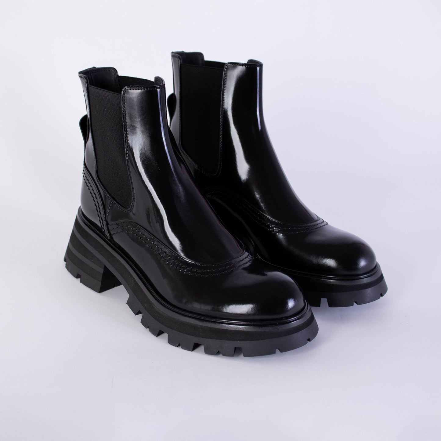 Alexander McQueen Alexander McQueen Black Leather Chelsea Boots