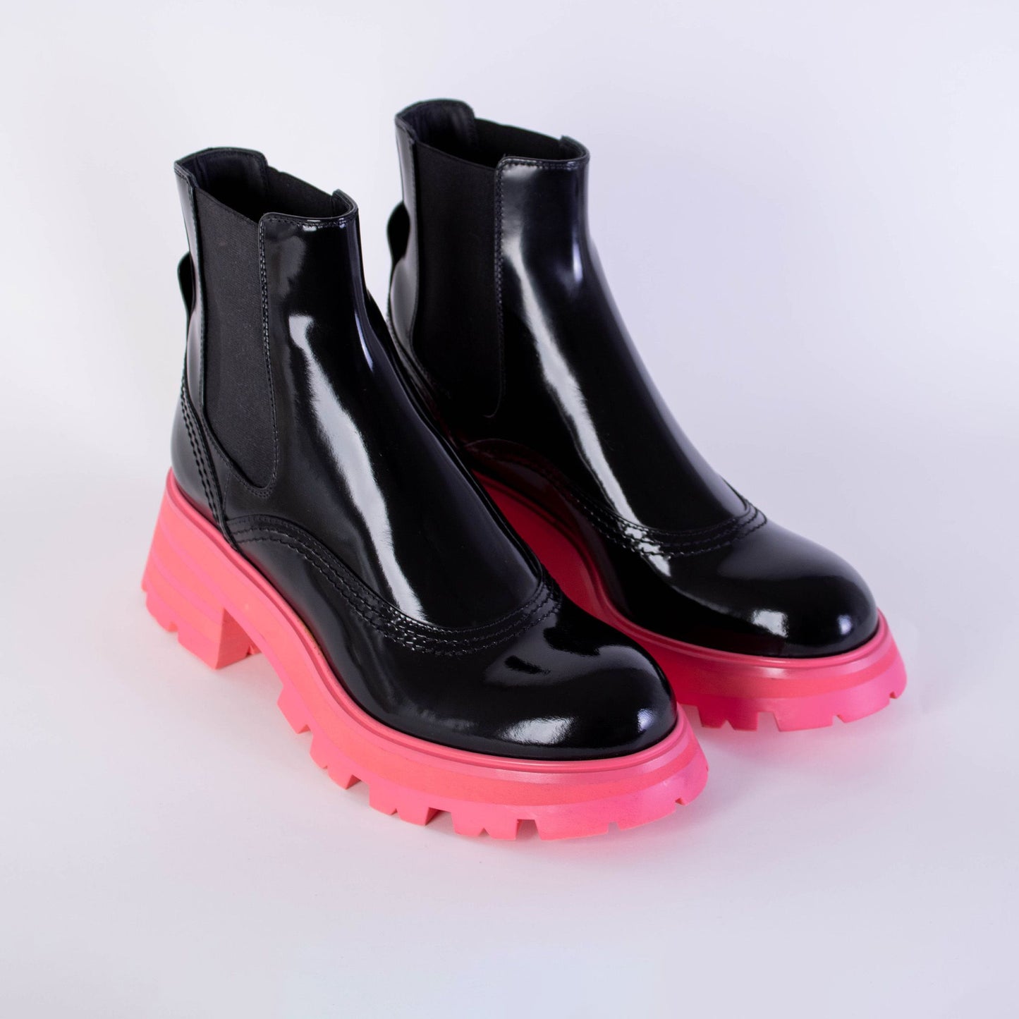 Alexander McQueen Alexander McQueen Fluo Pink Sole Chelsea Boots