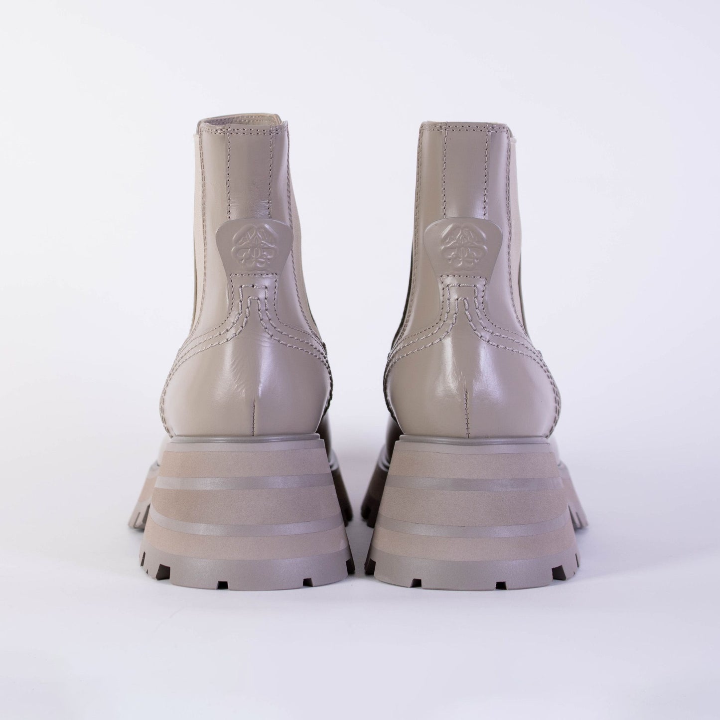 Alexander McQueen Alexander McQueen Grey Leather Chelsea Boots