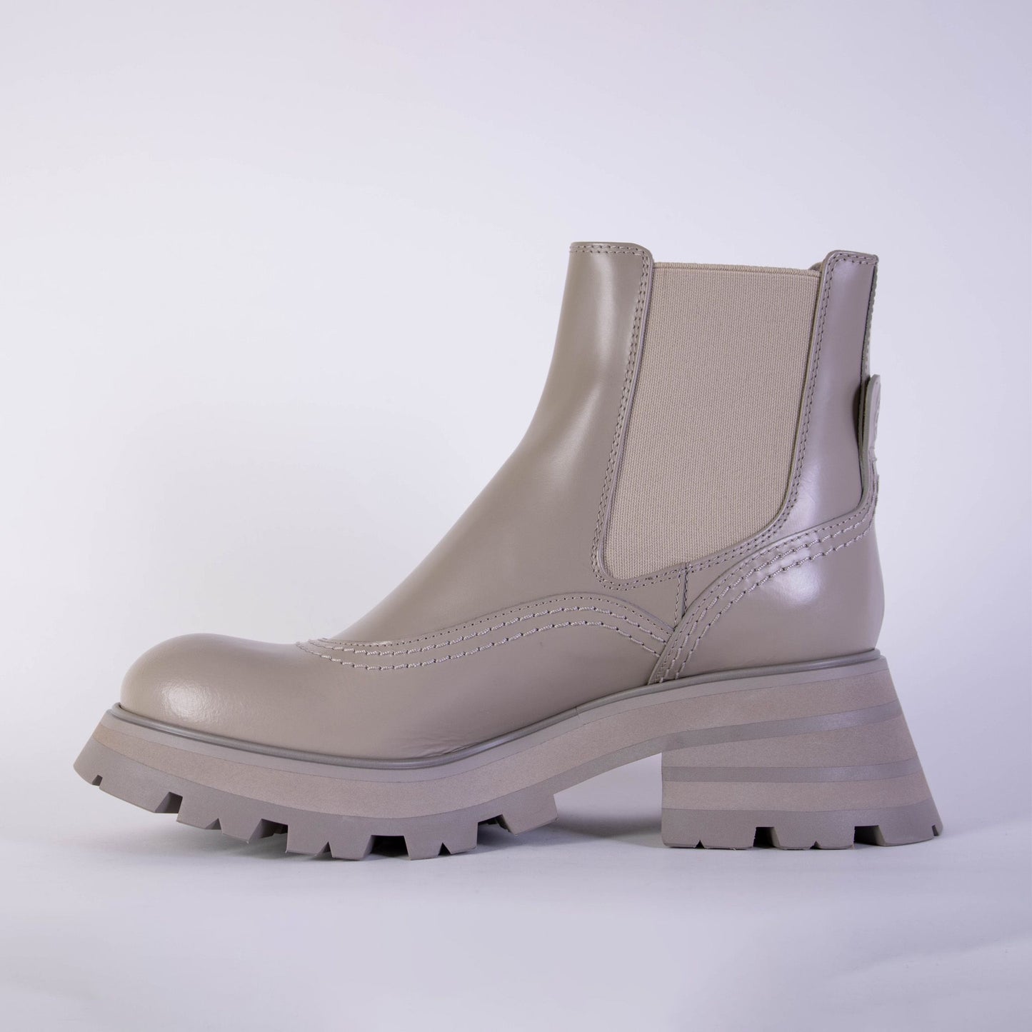 Alexander McQueen Alexander McQueen Grey Leather Chelsea Boots