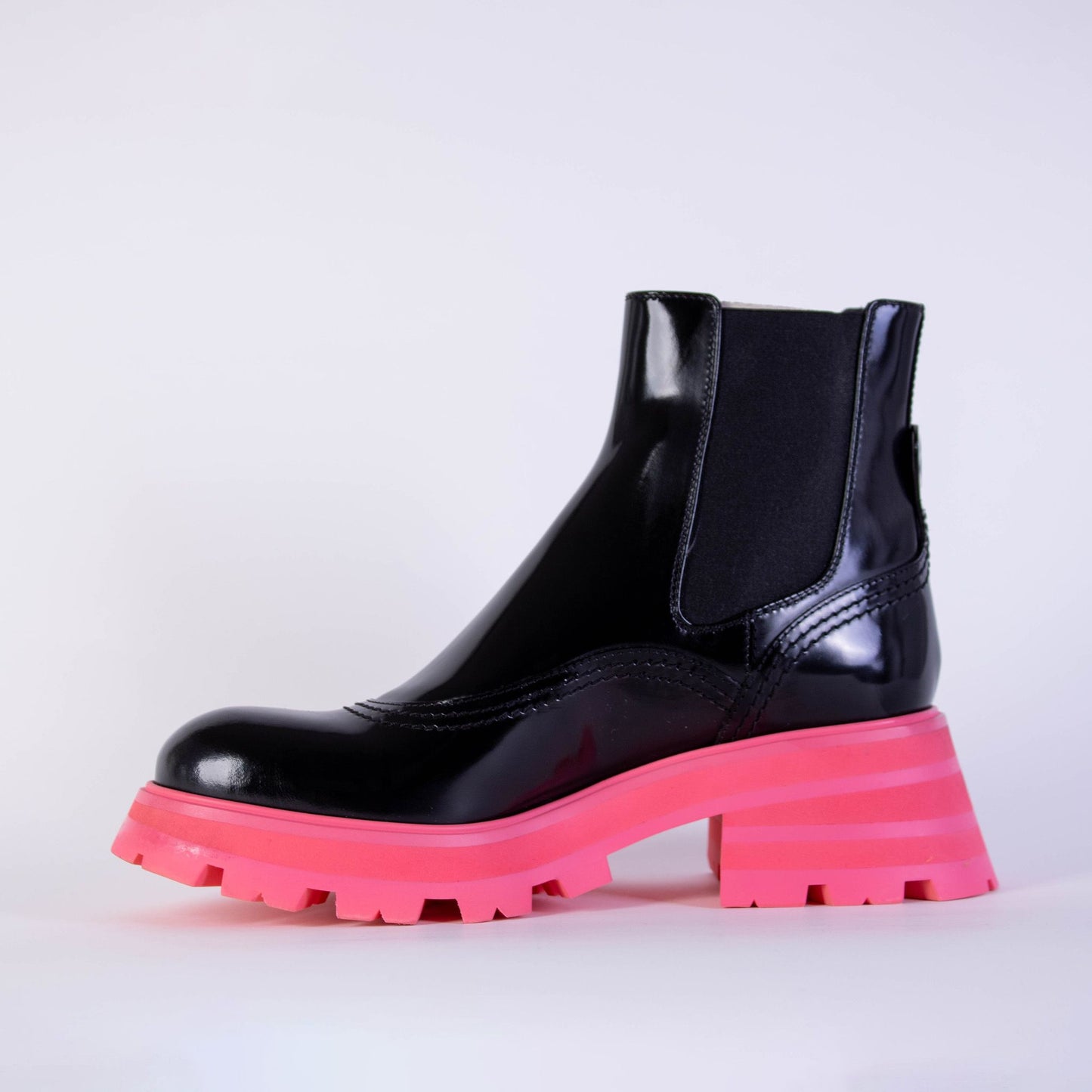 Alexander McQueen Alexander McQueen Fluo Pink Sole Chelsea Boots